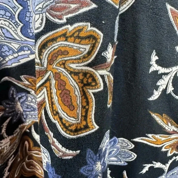 Lucky Brand top-black background with blue and brown floral print size Medium - Picture 9 of 10